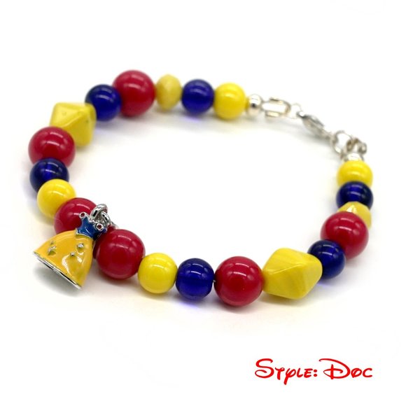 Disney theme bracelets with Snow White figurine included. - Picture 6 of 6